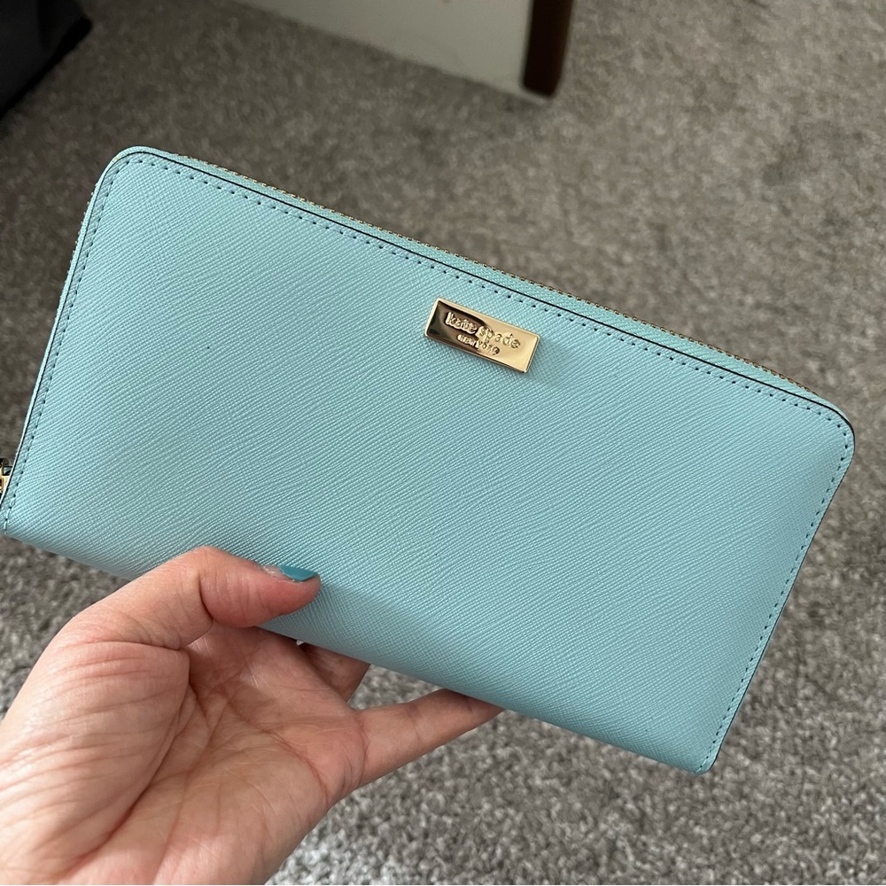 Kate spade Neda zip wallet NWT